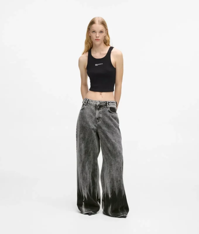 Ağartılmış düşük bel geniş paça kot pantolon Ağartılmış düşük bel geniş paça kot pantolon