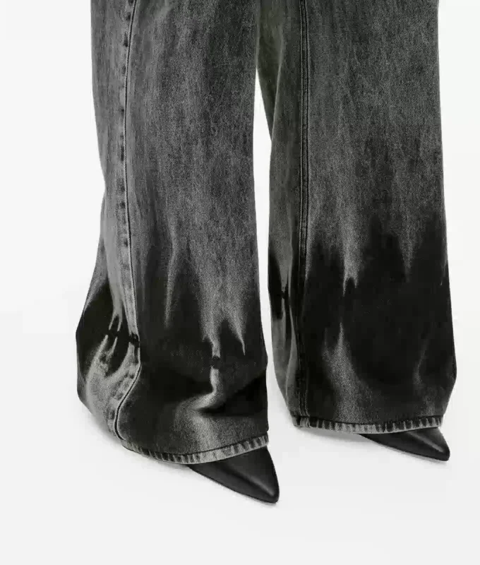 Ağartılmış düşük bel geniş paça kot pantolon Ağartılmış düşük bel geniş paça kot pantolon