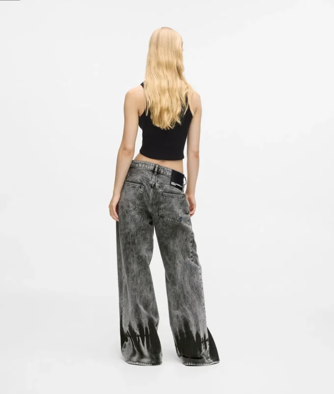 Ağartılmış düşük bel geniş paça kot pantolon Ağartılmış düşük bel geniş paça kot pantolon