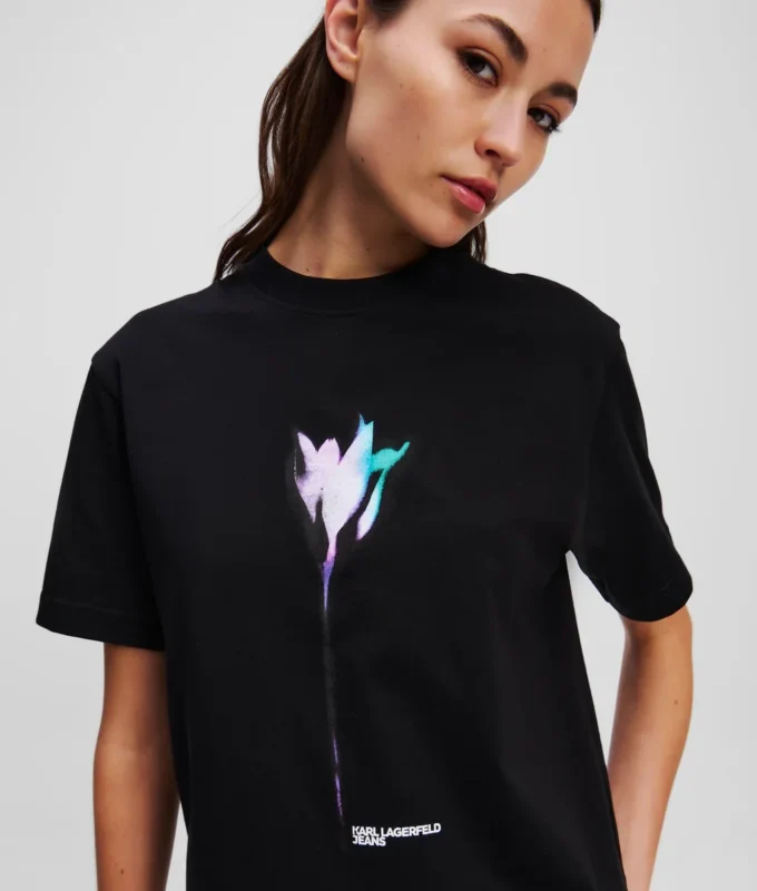 ÇİÇEK DESENLİ TİŞÖRT ÇİÇEK DESENLİ TİŞÖRT