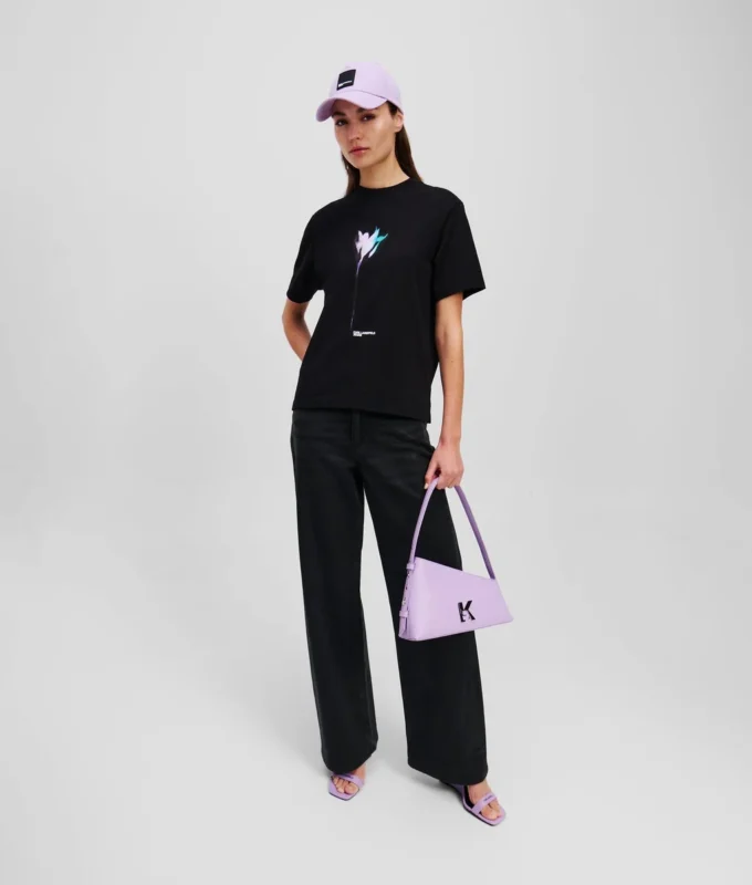 ÇİÇEK DESENLİ TİŞÖRT ÇİÇEK DESENLİ TİŞÖRT