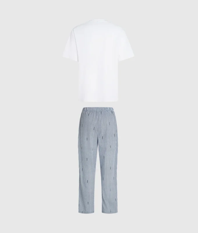 Çizgili pijama takımı Çizgili pijama takımı
