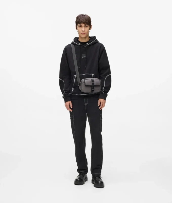 Kontrast dikişli kapüşonlu sweatshirt Kontrast dikişli kapüşonlu sweatshirt