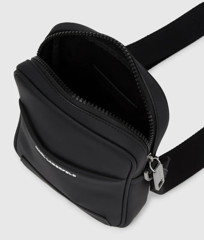 Minimalist logolu çapraz askılı çanta Minimalist logolu çapraz askılı çanta
