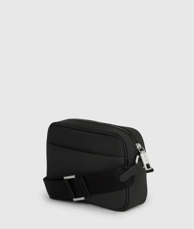 Minimalist logolu kamera çantası Minimalist logolu kamera çantası
