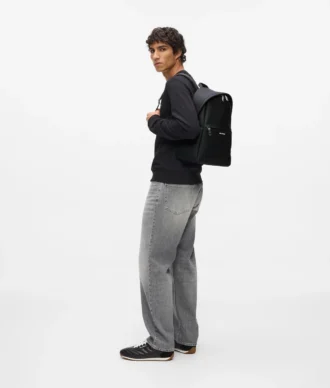 Minimalist logolu sırt çantası Minimalist logolu sırt çantası