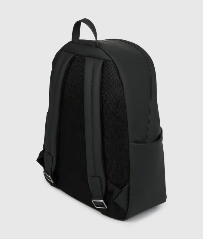 Minimalist logolu sırt çantası Minimalist logolu sırt çantası