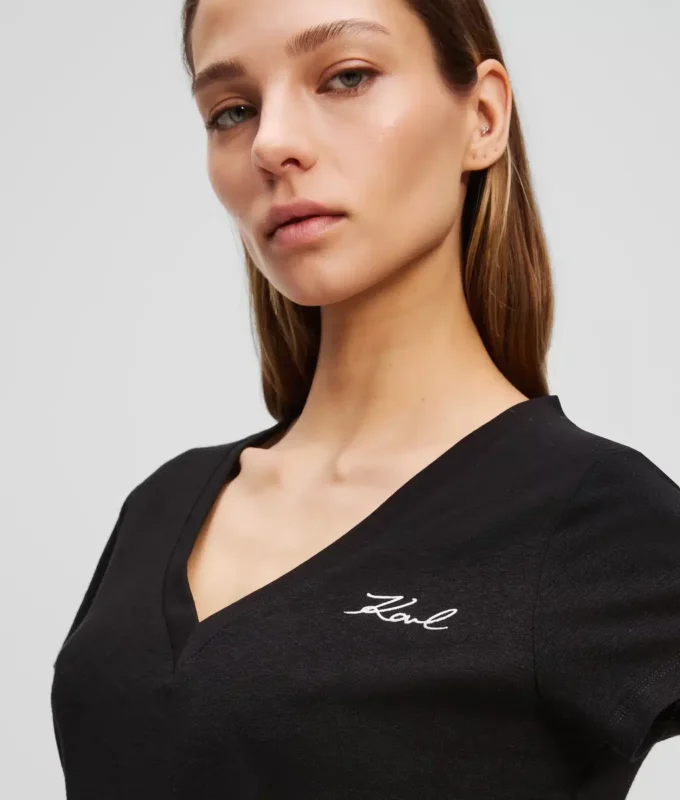 SIGNATURE V YAKALI TİŞÖRT SIGNATURE V YAKALI TİŞÖRT