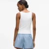 Tank top ve şortlu pijama takımı Tank top ve şortlu pijama takımı
