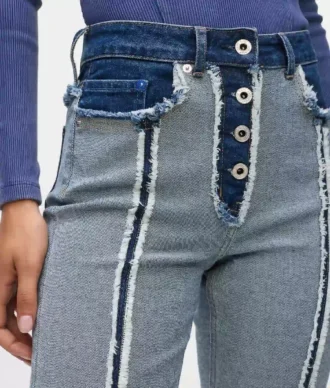 Ters çevrilmiş düz kesim jean