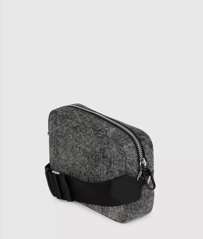 Yıkanmış denim çapraz askılı çanta Yıkanmış denim çapraz askılı çanta
