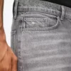 Yıkanmış düz kesim kot pantolon Yıkanmış düz kesim kot pantolon