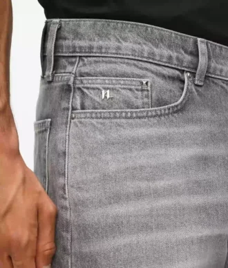 Yıkanmış düz kesim kot pantolon