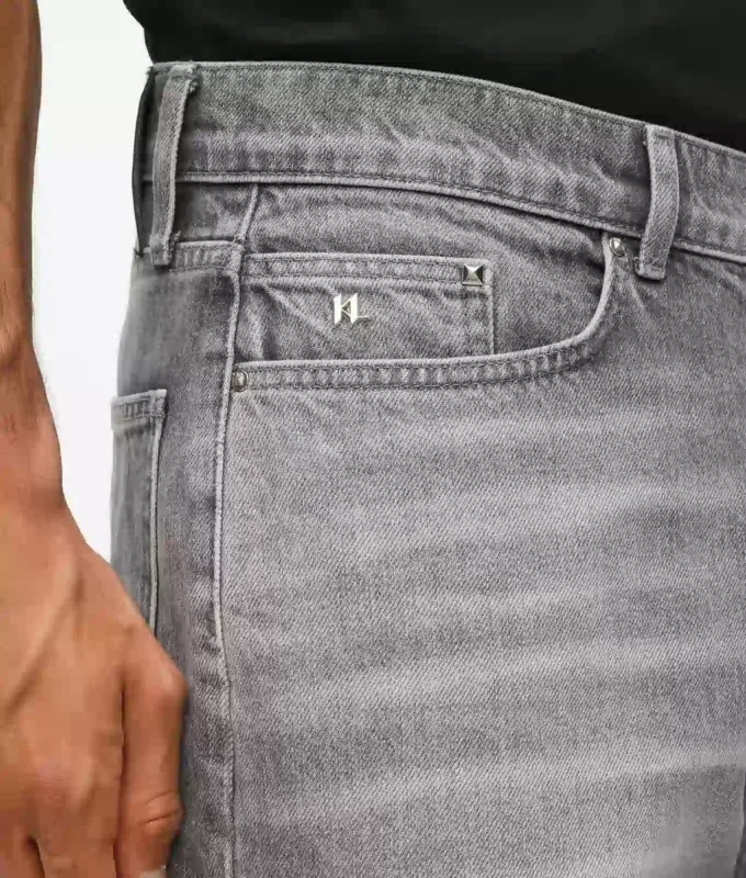 Yıkanmış düz kesim kot pantolon Yıkanmış düz kesim kot pantolon