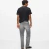 Yıkanmış düz kesim kot pantolon Yıkanmış düz kesim kot pantolon