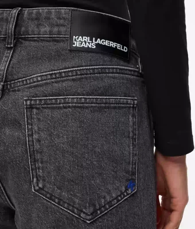 Yüksek bel düz jean Yüksek bel düz jean