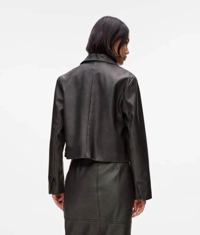 Yıpranmış görünümlü suni deri blazer Yıpranmış görünümlü suni deri blazer