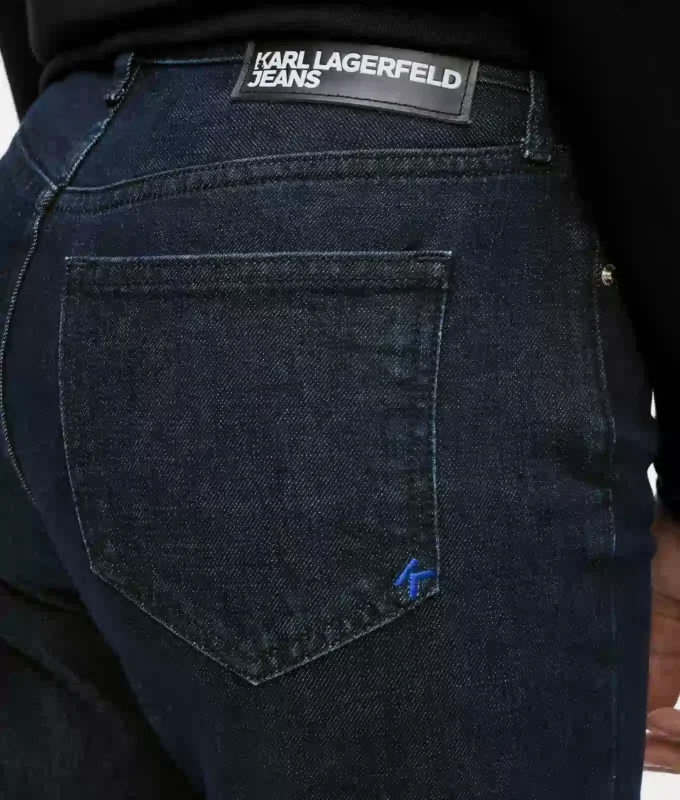 Yırtmaçlı kloş kot pantolon Yırtmaçlı kloş kot pantolon