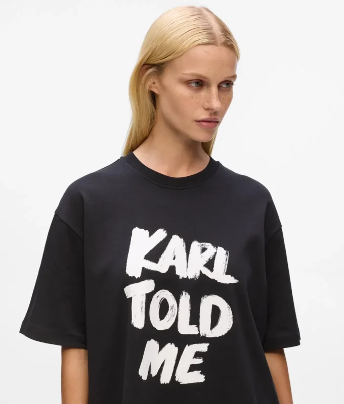 Özel “Karl told me” rahat tişört Özel “Karl told me” rahat tişört